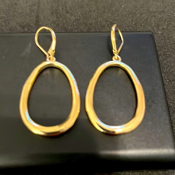 Gold tone lever back drop earrings. 2”Beautiful earrings for casual or an event. - Picture 1 of 2